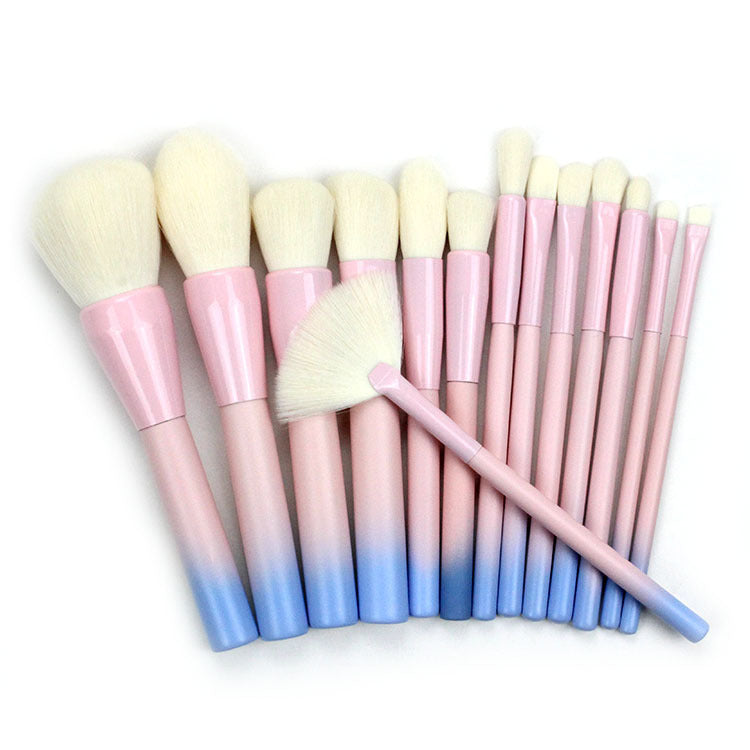 Gradient color makeup brush