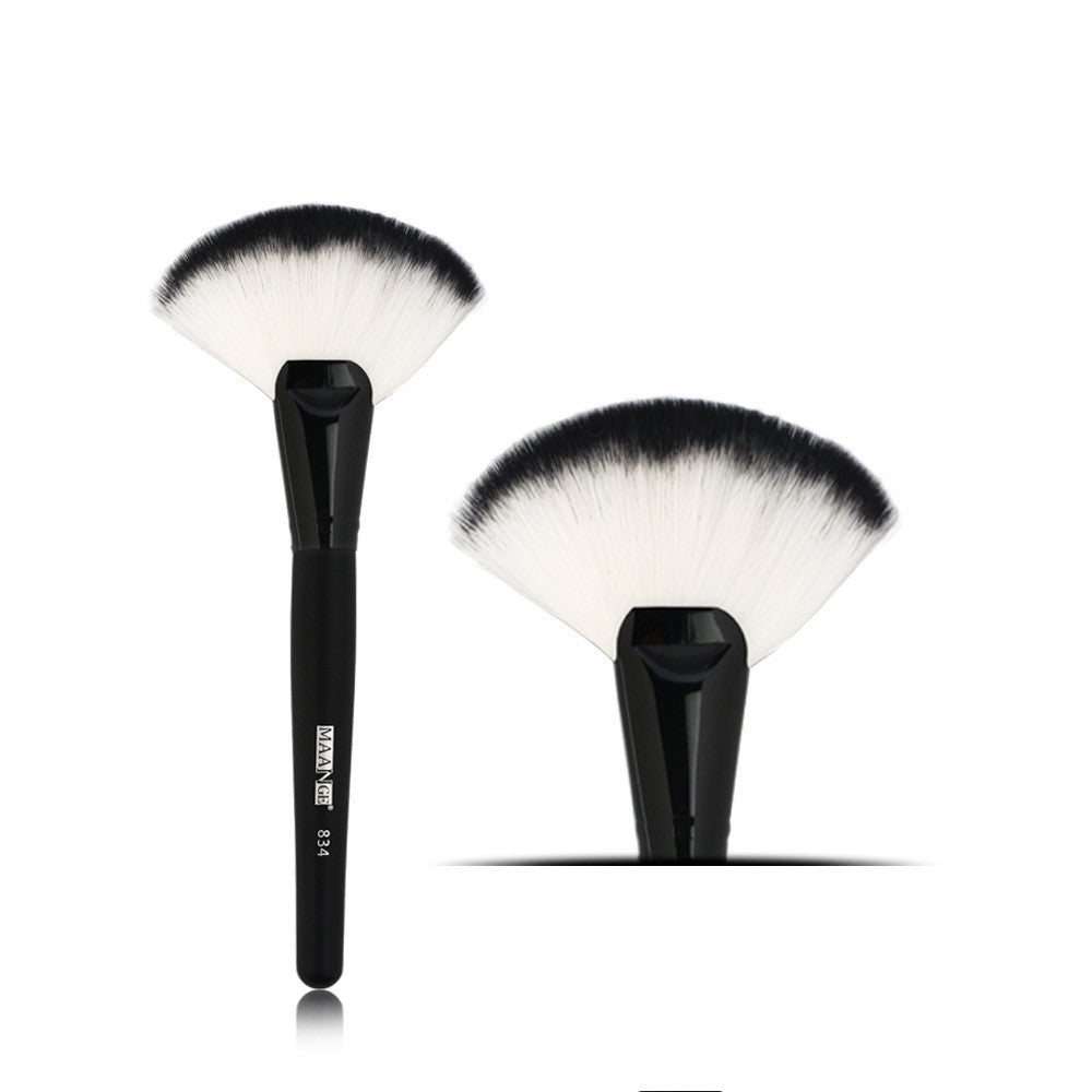 Single large fan blush brush with wooden handle