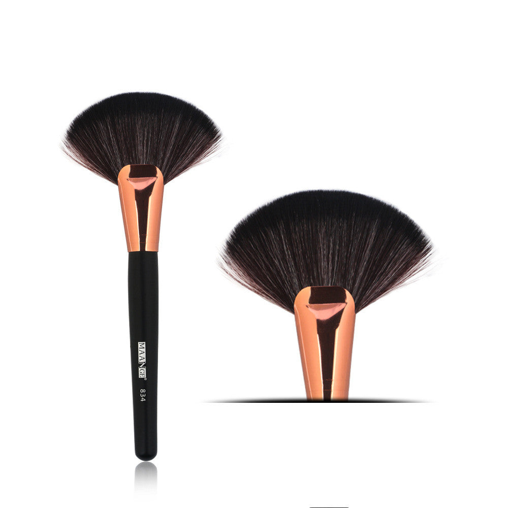 Single large fan blush brush with wooden handle